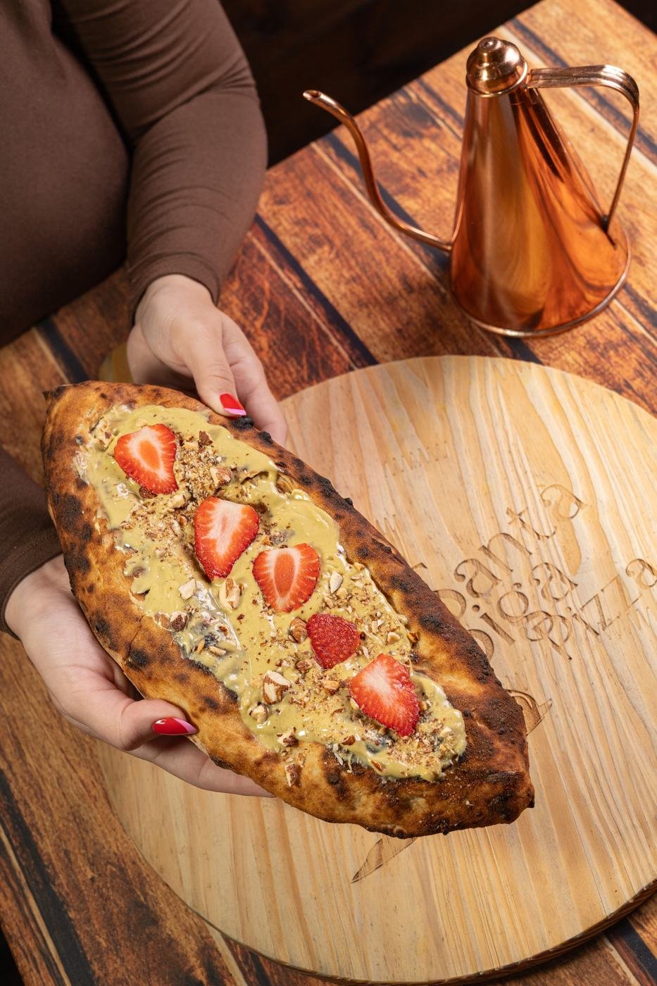 La Barca de pistache com morangos
